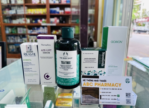 Acne-Prone Oily Sensitive Skin in Da Nang: Safe Pharmacy Routine for Travelers and Expats