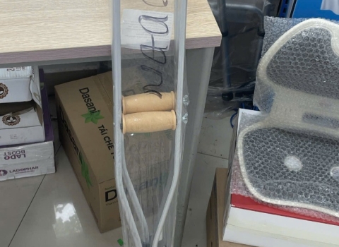 Crutches in Hoi An: Price and Ankle Sprain Safety Guide