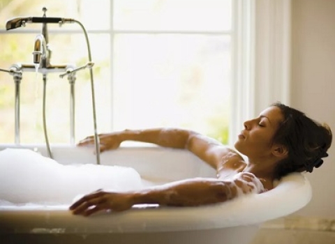 How to Relieve Stress With Bathtub Meditation