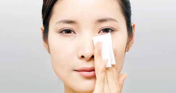 Chăm sóc để tránh mụn trứng cá đối với da dầu