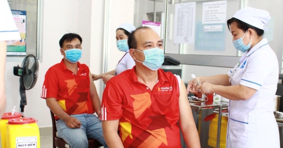 Trước và sau khi tiêm vắc xin ngừa COVID-19 cần chuẩn bị gì?