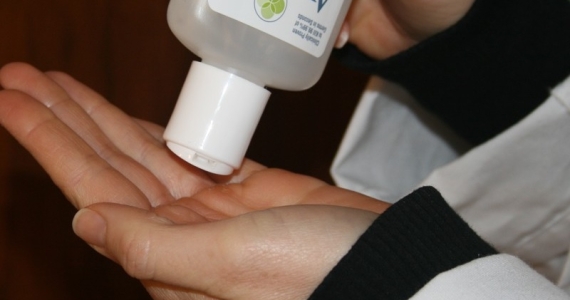 How to cleaning Hands with Waterless Hand Sanitizer