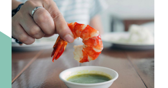 Dị ứng hải sản sưng mắt có nguy hiểm không? Làm gì để cải thiện?
