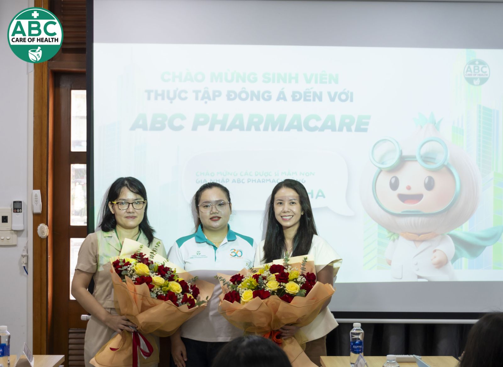 Đại diện ABC Pharmacy và Trường Đại học Đông Á tại chương trình định hướng thực tập