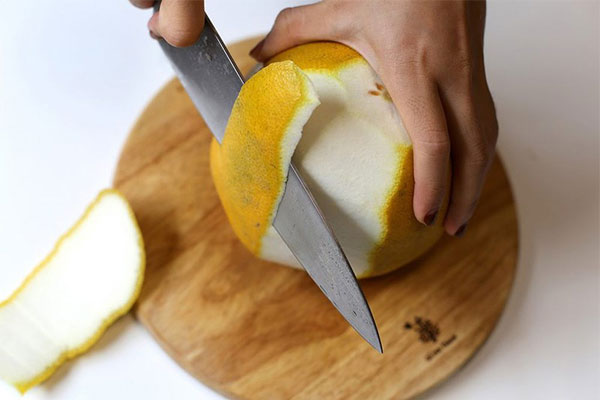 Giảm rụng tóc sau sinh bằng  Vỏ bưởi