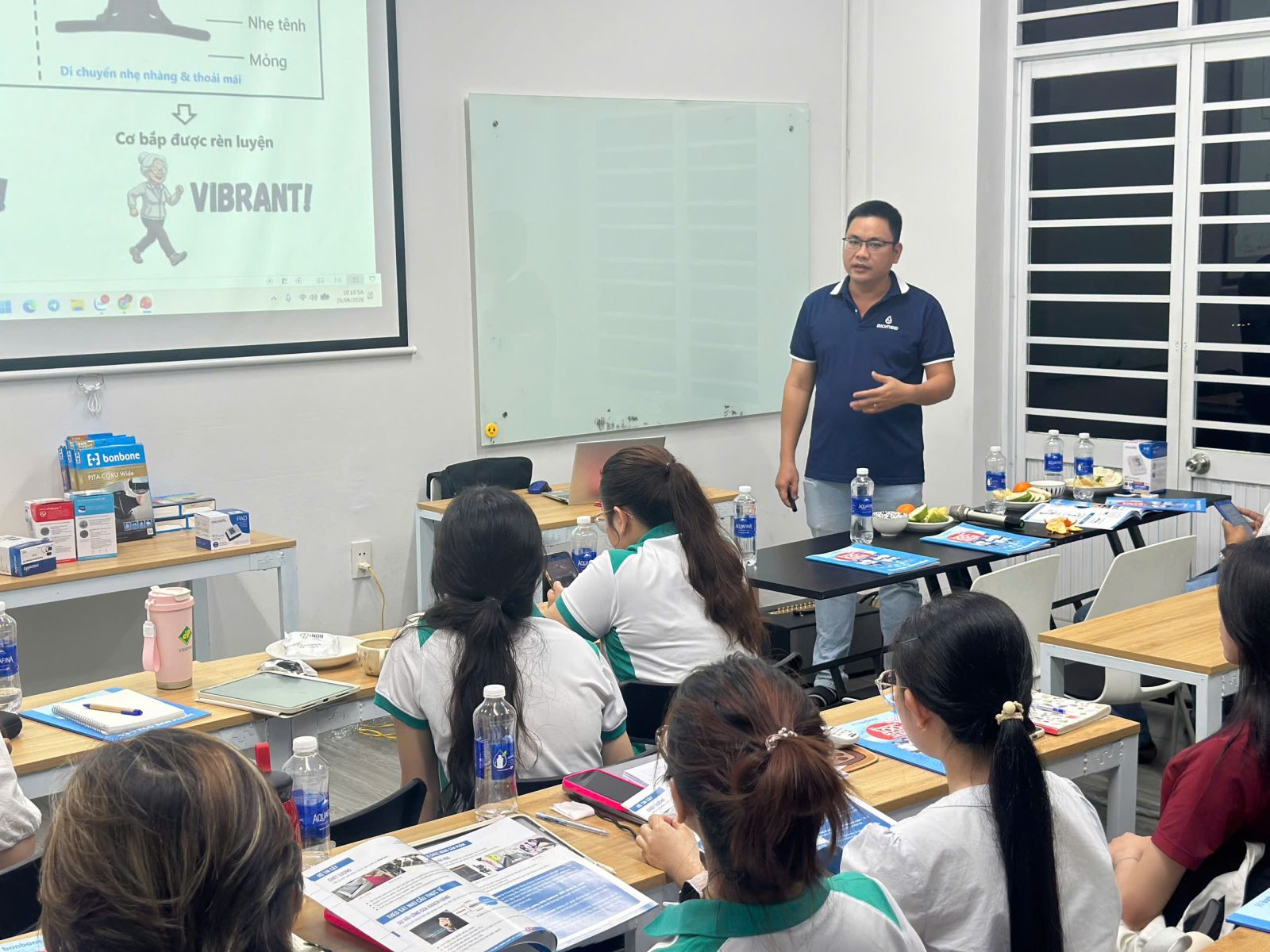 Dược sĩ ABC Pharmacy cập nhật kiến thức thiết bị y tế cùng Biomed