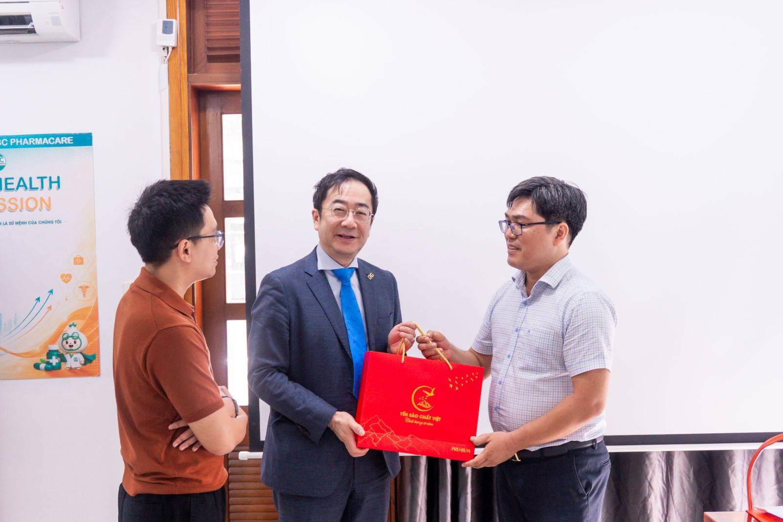 Ông Toshifumi Kojima - Quyền Tổng Giám đốc Dược Hậu Giang đến thăm ABC Pharmacare