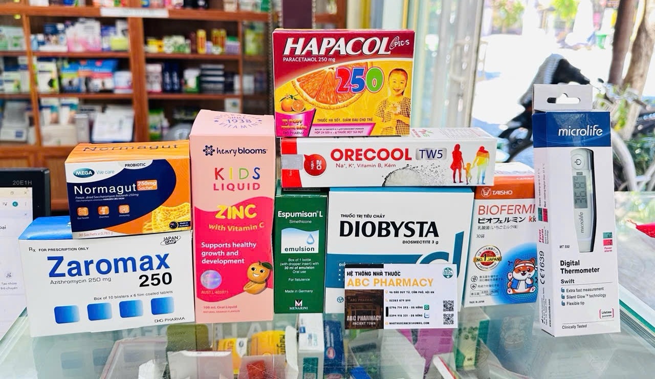 Child diarrhea treatment products at ABC Pharmacy in Da Nang including oral rehydration salts, probiotics, zinc, fever medicine, thermometer and digestive support products