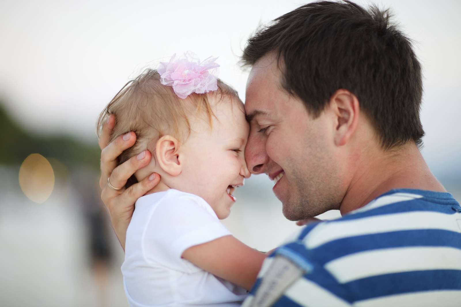 cach-phat-trien-ngon-ngu-thu-2-cho-tre-trong-nhung-nam-dau-doi-abc pharmacy danang