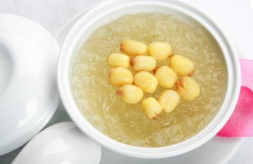 Yến chưng hạt sen đầy chất dinh dưỡng